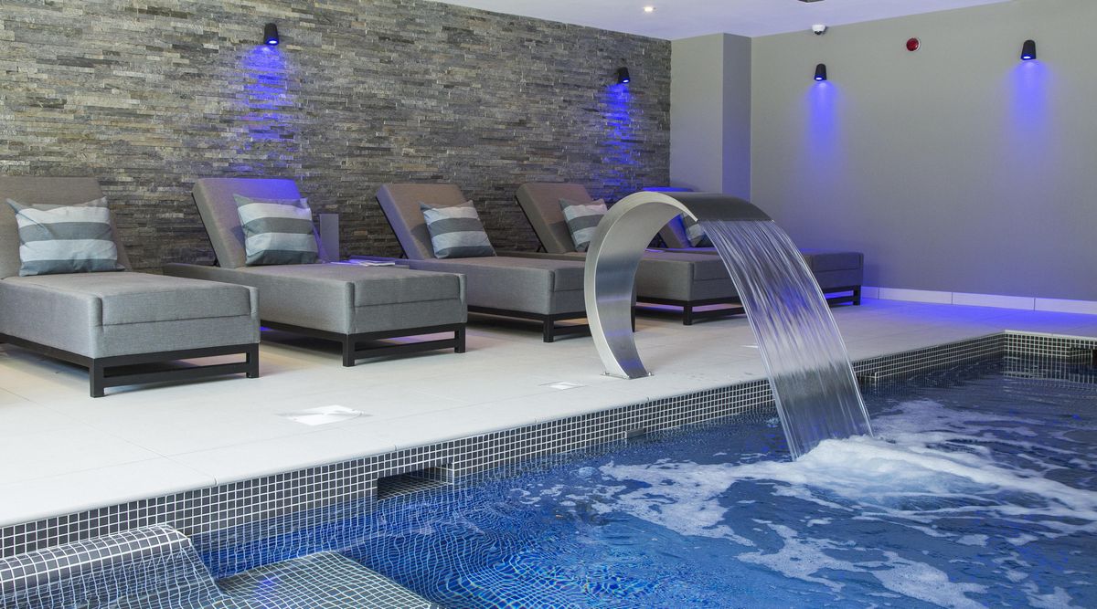 swimming-pool-jacuzzi-private-hire-rickerby-retreat